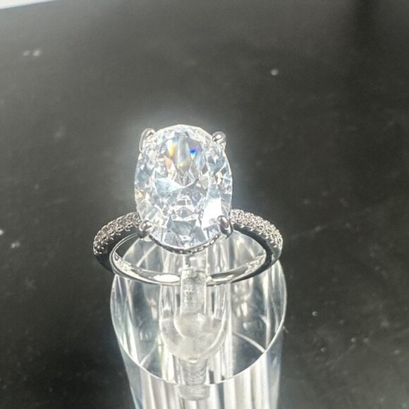 Fashion Jewelry Silver Sparkling Ring Size 6 - Picture 1 of 9